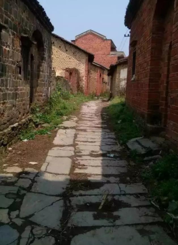 新居旧梦，住进新房子后，为何梦中仍徘徊于老屋情景？