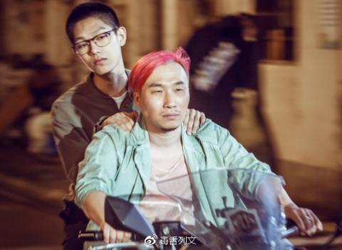 梦境的尴尬瞬间，解析梦到自己没穿裤子，只穿内裤在大街上走的深层含义