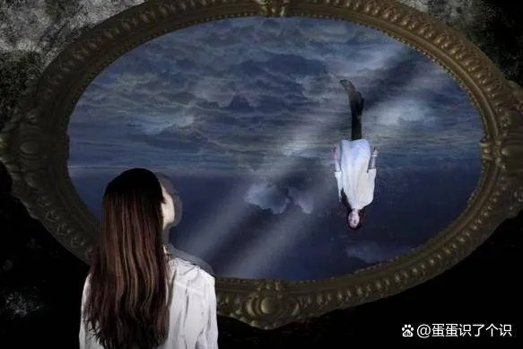 梦境中的镜像，探索梦到镜子的深层含义与心理预兆