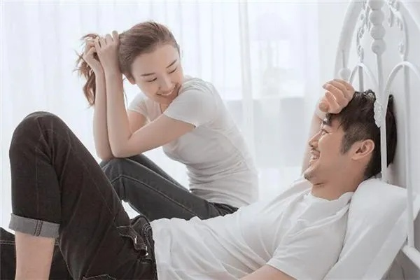 梦境解析，梦见老公泼女儿一头水，情感与亲情的深层探索