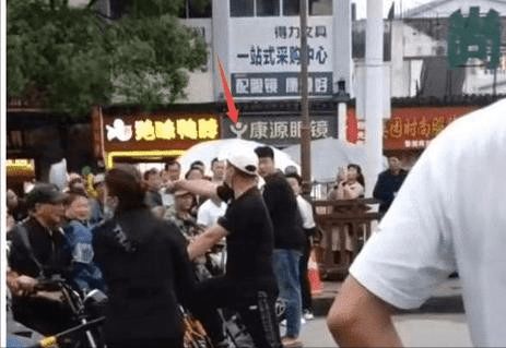 梦见被子在路旁边，梦境背后的深层含义与心理解析