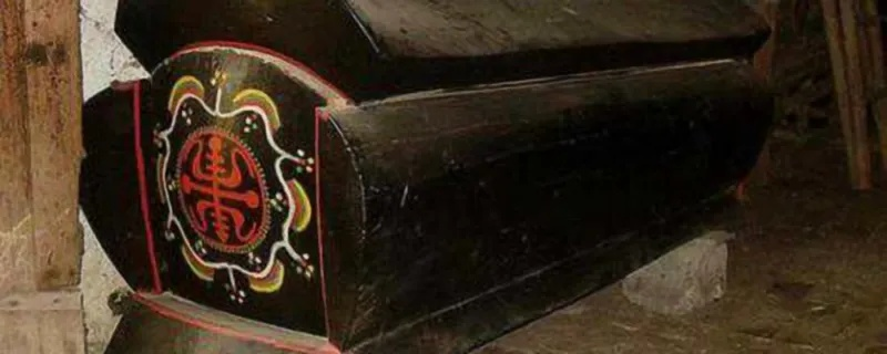 周公解梦，梦见红色棺材的深层含义与预兆