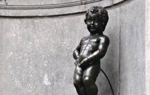 梦见被小男孩的尿溅到脸上,探索梦境背后的深层含义 梦见被小男孩的尿溅到脸上,探索梦境背后的深层含义