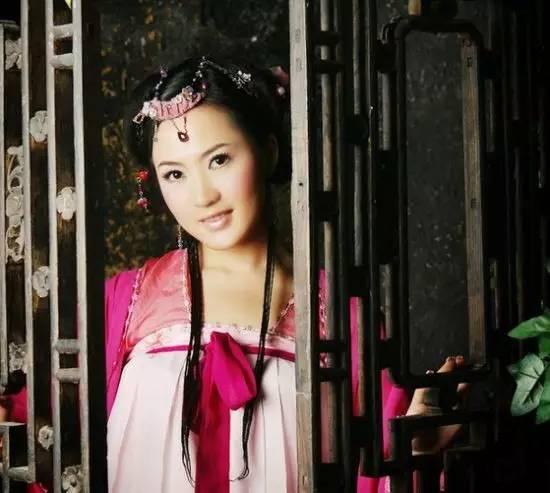 梦见自己与陌生人结婚，逃婚后向男友坦白，梦境背后的深层含义
