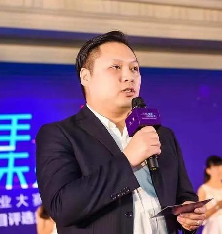 梦见老公给了我六万块钱，财富与情感的交织梦境解析