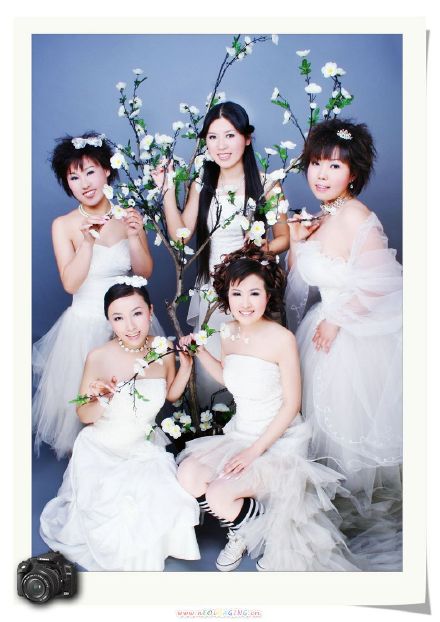 梦境中的幸福预兆，梦见别人结婚，新娘婚纱绚丽，携两子同行