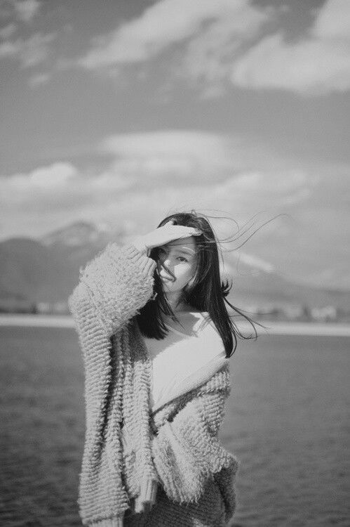 梦见给死去的妈妈穿白袜子，心灵的慰藉与未竟的孝思