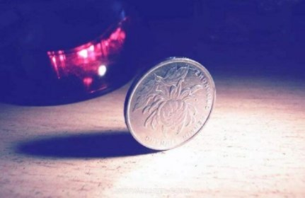 老梦见在土里翻一毛的一元的硬币，梦境背后的深层含义与解析