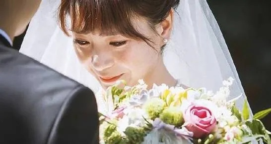 梦见别的新娘在结婚当天新娘的父亲死了，一场梦境的深层解析与心理启示