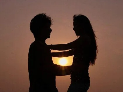 周公解梦，已婚女性梦见与陌生男子甜蜜相恋的深层含义