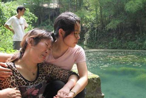 梦见他人溺水死亡，梦境背后的深层含义与心理解析