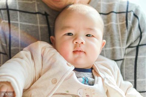 梦见小蛇钻进孩子肚子，梦境背后的深层含义与解析