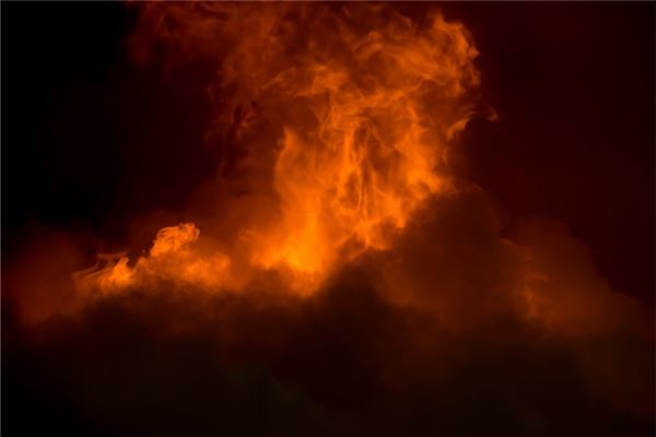 晚上做梦梦见着火了，梦境背后的深层含义与心理解析