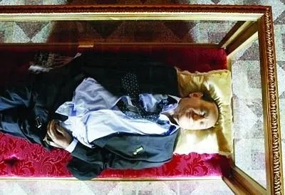 梦境解析，梦到死人睡在棺材里意味着什么？