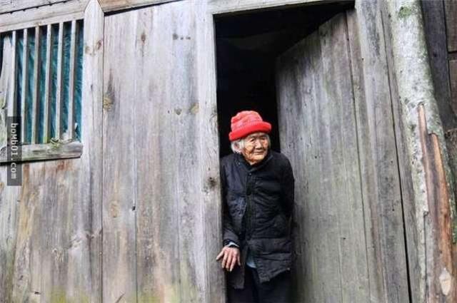 梦见八个棺材，深层含义与心理解析