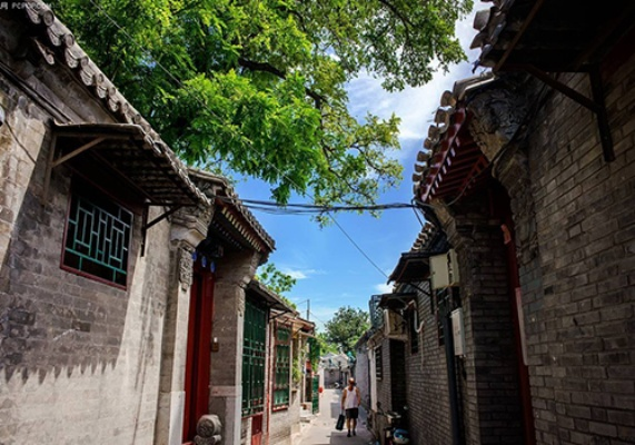 周公解梦，梦到几个人出去玩走到一个胡同里