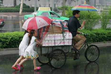 梦见下雨是什么意思，探索梦境中的雨与情感交织的奥秘