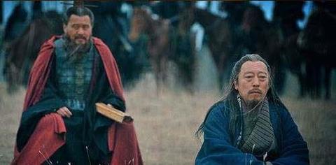 梦境解析，梦见自己爬在树上，狼想咬我却未得逞的深层含义