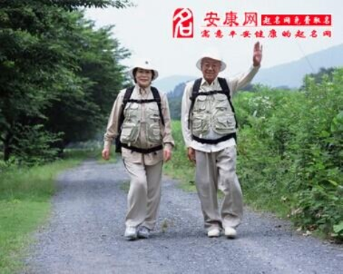 梦见八十多岁的老爷子爬山顶上去了，寓意与解析