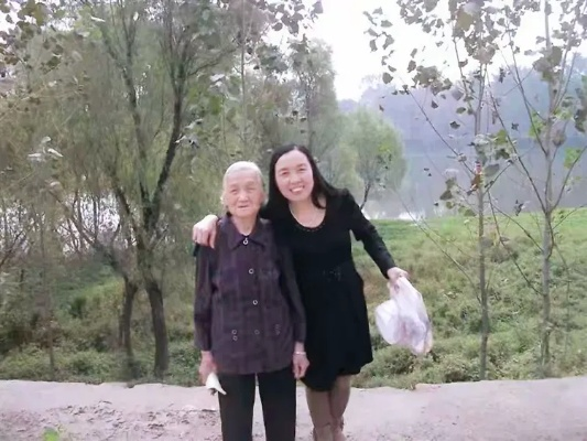 梦回故里，母爱依旧，在梦中的老家与逝去的母亲重逢