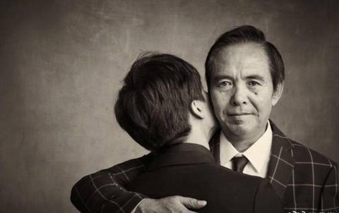 梦境中的呼唤，探索为何老是梦到死去的爷爷，这一次他躺在床上面临生命的终点