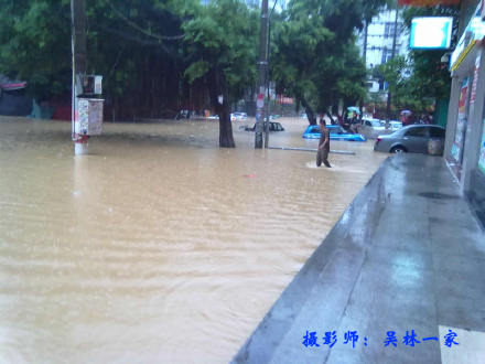梦见死去的父亲说家里淹水了，探索梦境背后的深层含义