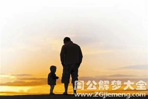 梦见与他堂哥共赴山巅，探索梦境中的亲情与成长之旅