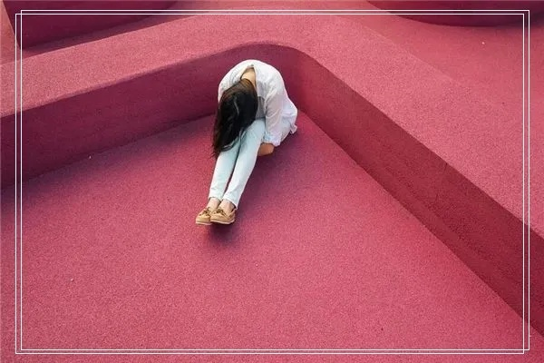 梦境中的浪漫寓意，解析梦见老公送我一双红色鞋子和条白色裤子的深层含义
