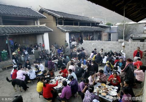 梦到自己结婚与丧事并存，预兆解析与心灵启示