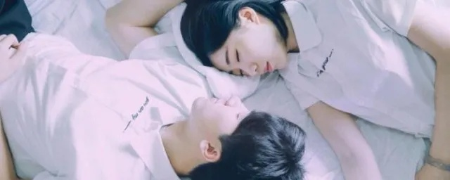 梦境交织，解析梦见两个前女友缠着你的深层含义