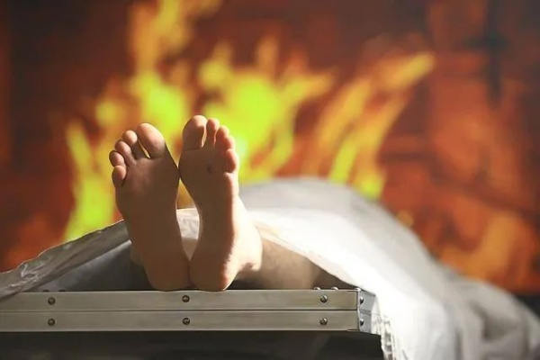 做梦梦见死人咬了活人脚掌，梦境背后的深层含义与心理解析