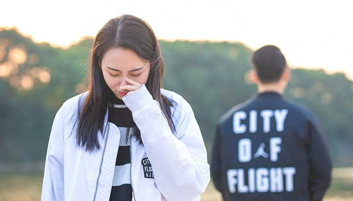梦境交织，我梦见与女友争吵，情感深处的启示与反思