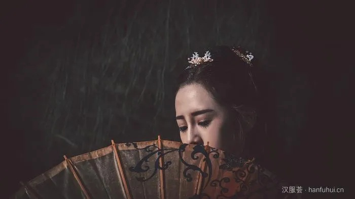 男人梦中情，女朋友一身红衣的深意解析
