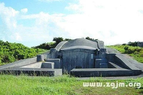 梦境解析，梦见新坟墓在家后，寓意与他人的深层联系