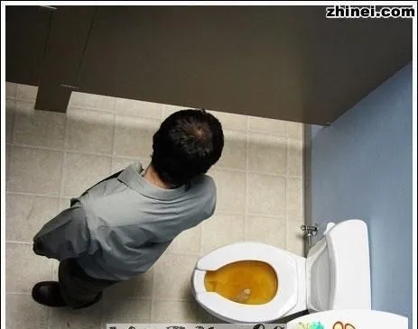 梦见去厕所右脚掉进厕所踩一脚屎又把屎洗干净了是啥意思？解析一场奇特的梦境