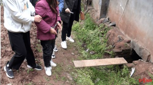 梦境的深层解读，梦见姐姐掉粪坑里了我还笑，意味着什么？