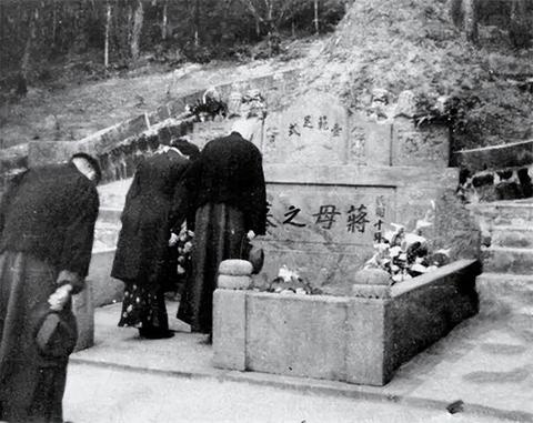 梦见棺材，如何解读这一梦境的深层含义？
