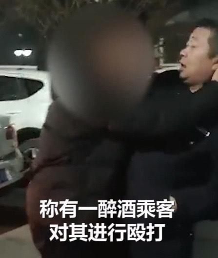梦见和别人打架那个人刺伤我我留了很多血，梦境背后的深层含义与心理解析