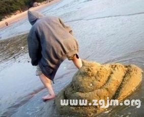 梦境解析，梦到带着小孩在水库边拉了一身屎的深层含义