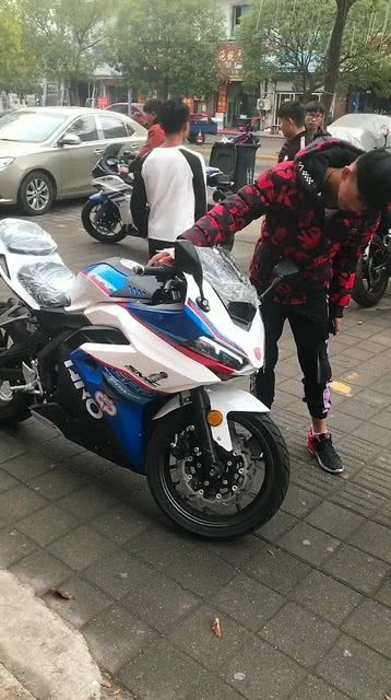 两次梦见摩托车被偷，梦境背后的深层含义与心理解析