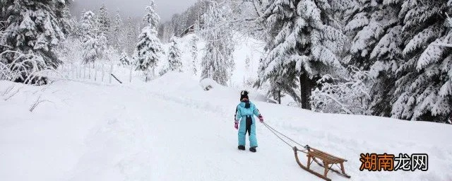 梦境中的风雪，解析梦见老公有外遇，自己坚决离婚并伴随着下雪的深层含义
