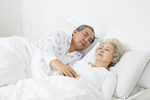梦见自己左边上下排各掉了一颗牙齿，梦境背后的深层含义与解析