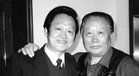 梦境交织，捕捉蛇与已故外公的放学归途
