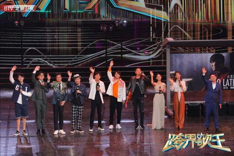 梦中重逢，解析梦见已分手初恋情人拥抱的深层含义