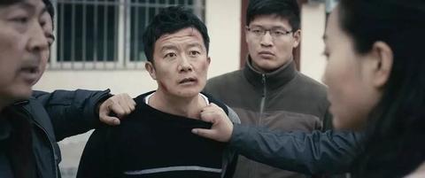 梦境解析，我梦见一只白虎张口向我扑来，这时我表弟扔给了我一把刀，我刺向白虎