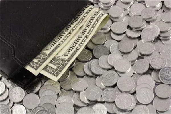 梦境拾金，连续捡到钱面额从小到大的神秘寓意与解析