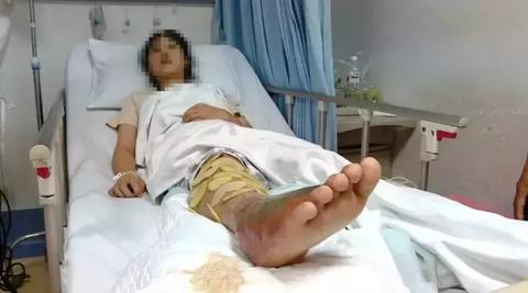 梦见好多蛇咬我脚背留血了，解读梦境中的警示与启示