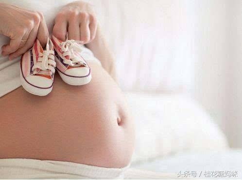 梦境解析，梦见两条蛇，一条大蟒蛇吞噬了身边人，以及一条多蛇头的大蛇