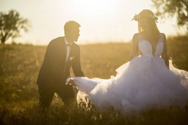 梦境中的未竟之约，探索与陌生男子结婚的深层含义