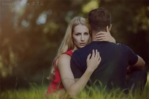梦境交织，梦见自己抱着老公前任女友的小孩，情感与现实的微妙交织